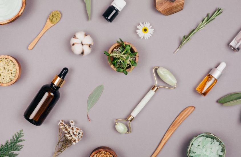 Nên lựa chọn các loại xịt khoáng có thành phần lành tính