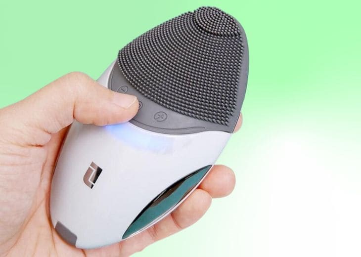 Máy rửa mặt và nâng cơ mặt Lifetrons CMD-100 sở hữu công nghệ năng lượng ion loại bỏ bụi bẩn nằm sâu dưới da Máy rửa mặt và nâng cơ mặt Lifetrons CMD-100 sở hữu công nghệ năng lượng ion loại bỏ bụi bẩn nằm sâu dưới da