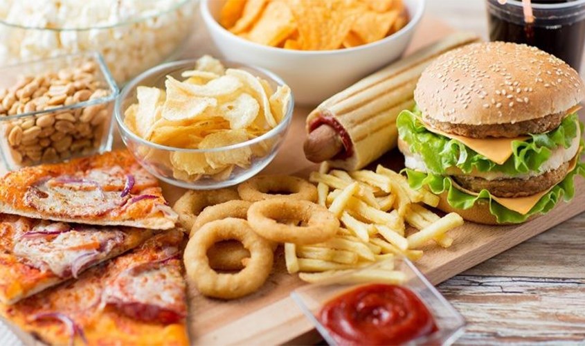 Thực phẩm chế biến sẵn, chứa nhiều muối và đường