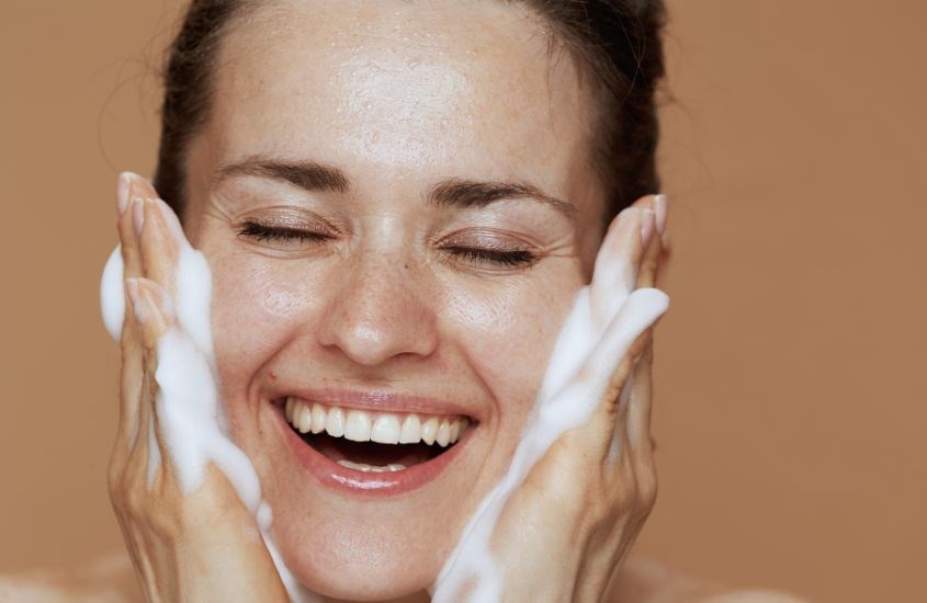 Sữa rửa mặt không chứa xà phòng là sự lựa chọn lý tưởng cho làn da nhạy cảm