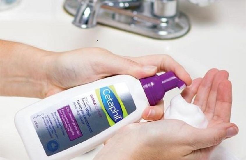 Sữa rửa mặt Cetaphil Dermacontrol Foam Wash