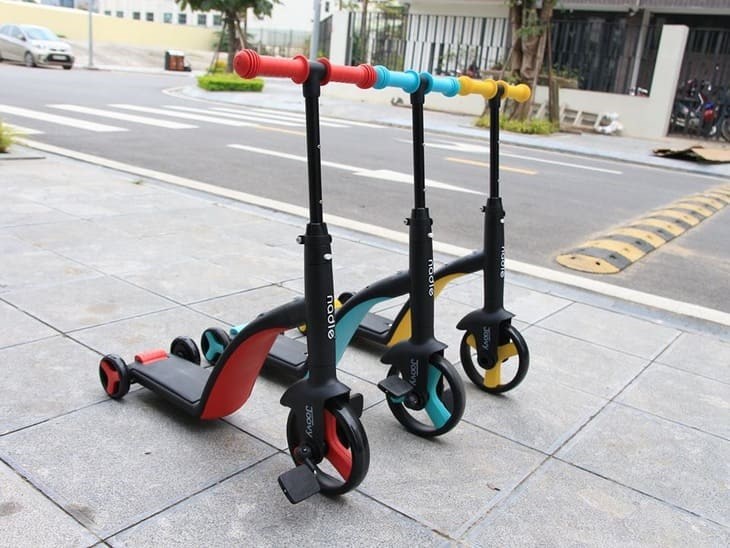 Xe trượt Scooter Scooter JOOVY được phân phối với ba màu cho bé tự do chọn lựa màu sắc mà mình yêu thích nhất