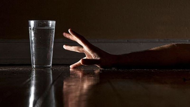 Uống không đủ nước cũng có thể gây viêm lưỡi