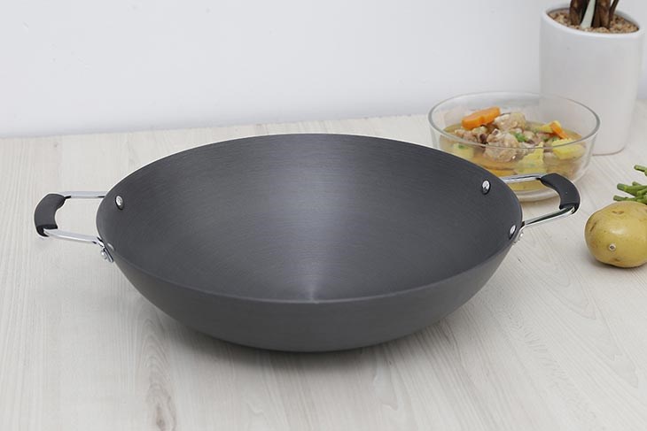 Chảo nhôm oxy hoá cứng không chống dính 36 cm Supor H07011-3 có lồng chảo sâu giúp chiên ngập dầu các món chiên xào