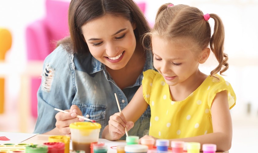 Mẹ nên cân nhắc đến yếu tố an toàn khi mua đồ chơi cho bé