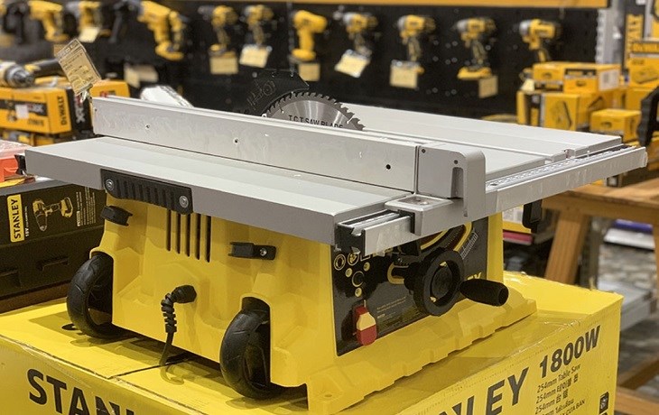 Máy cưa bàn Stanley SST1801-B1 1800W có công suất hoạt động ổn định, cho hiệu quả cưa cắt vật liệu có độ chính xác cao Máy cưa bàn Stanley SST1801-B1 1800W có công suất hoạt động ổn định, cho hiệu quả cưa cắt vật liệu có độ chính xác cao