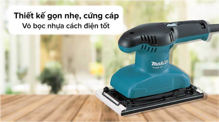 Vỏ máy chà nhám rung Makita M9201B 180W được bọc nhựa bền chắc, cách điện an toàn