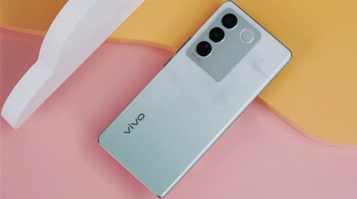 Vivo V27 Pro sở hữu thanh RAM 12 GB và bộ nhớ trong lên đến 256 GB, cho khả năng đa nhiệm và lưu trữ khá tốt