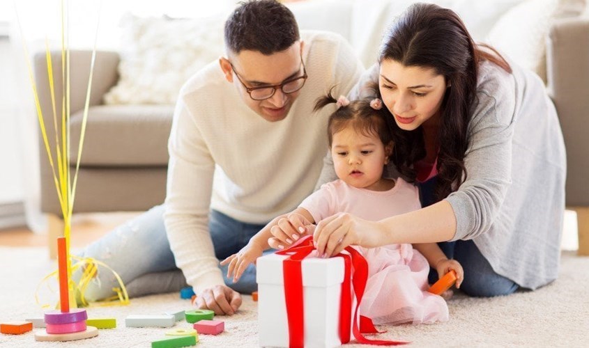 Chọn quà 8/3 an toàn với bé