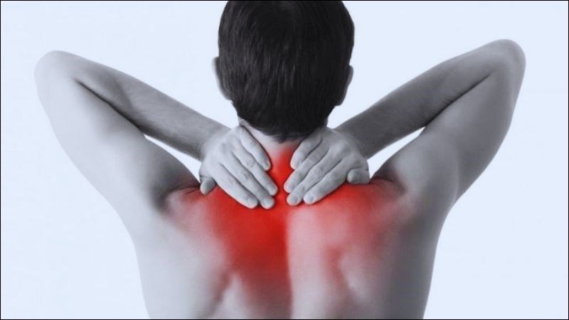 Đau cơ thường xảy ra khi người bệnh di chuyển như chạy, đi bộ,...