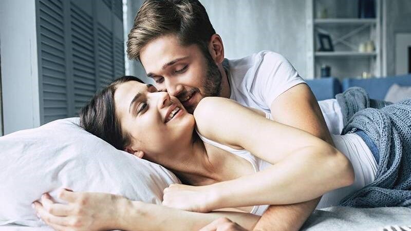 Hoạt động tình dục có thể làm giãn cổ tử cung và giúp kinh nguyệt đến sớm hơn