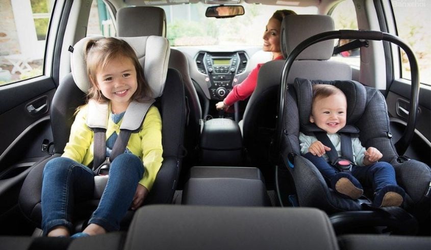 Tùy thuộc vào chiều cao của bé để lựa chọn loại ghế phù hợp