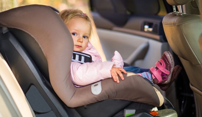 Ghế quay mặt về phía trước phù hợp để sử dụng cho trẻ từ 2 tuổi