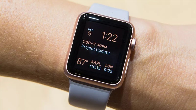 Đồng hồ Apple Watch Series 6 sở hữu màn hình kính cường lực ion - X chắc chắn, chịu lực tốt