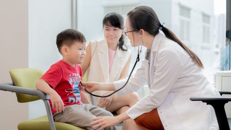 Cha mẹ nên đưa trẻ đến khám bác sĩ khi có các dấu hiệu nhiễm giun kim
