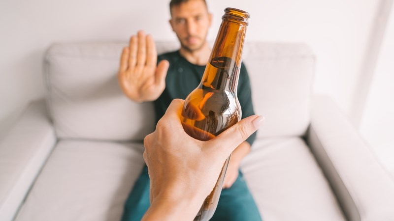Cai rượu giúp ngăn ngừa tiến triển của bệnh xơ gan