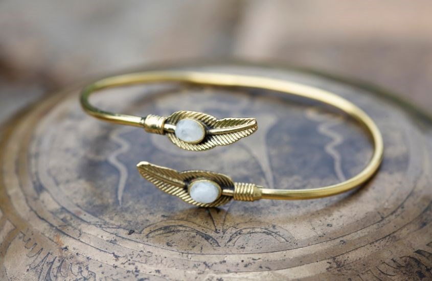 Bạn nên chọn vòng tay theo sở thích của mẹ