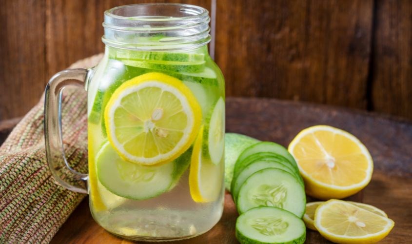 Nước chanh và dưa leo trị thâm da dưới cánh tay