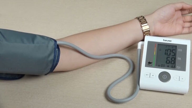 Máy đo huyết áp Beurer sử dụng vòng bít tự động bơm hơi nên bạn không cần dùng sức vẫn cho kết quả đo chính xác