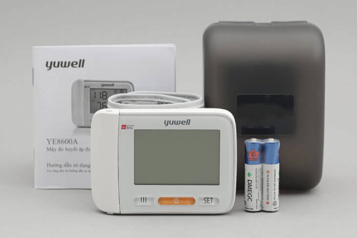 Máy đo huyết áp cổ tay điện tử Yuwell YE8600A có thể lưu được tối đa 60 kết quả đo