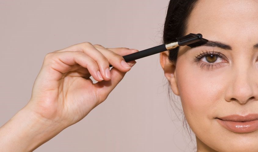 Chổi chải lông mày rất quan trọng