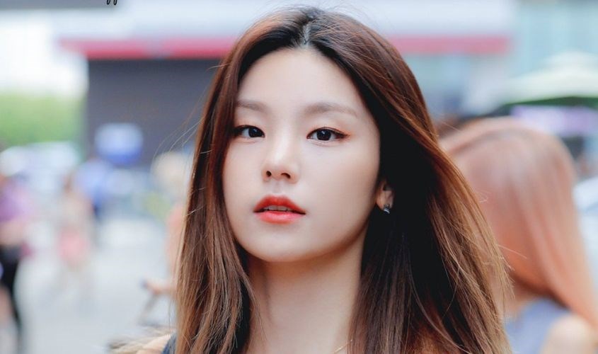 Kiểu mày mềm mại, cong nhẹ sẽ phù hợp với người có mặt hình thoi