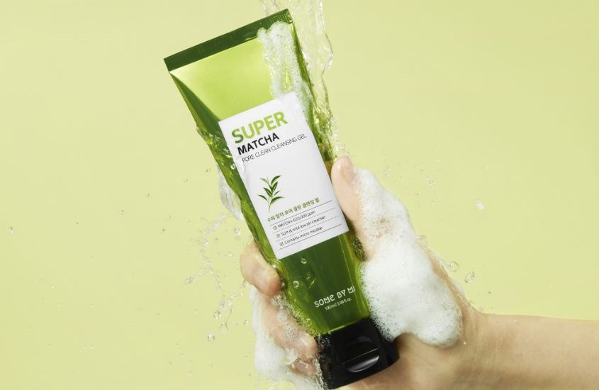 Gel rửa mặt hỗ trợ cải thiện lỗ chân lông Some By Mi Super Matcha có bao bì khá bắt mắt