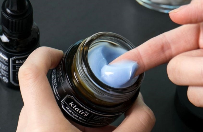 Dưỡng ẩm chuyên sâu với Kem dưỡng làm dịu và phục hồi da Klairs Midnight Blue Calming