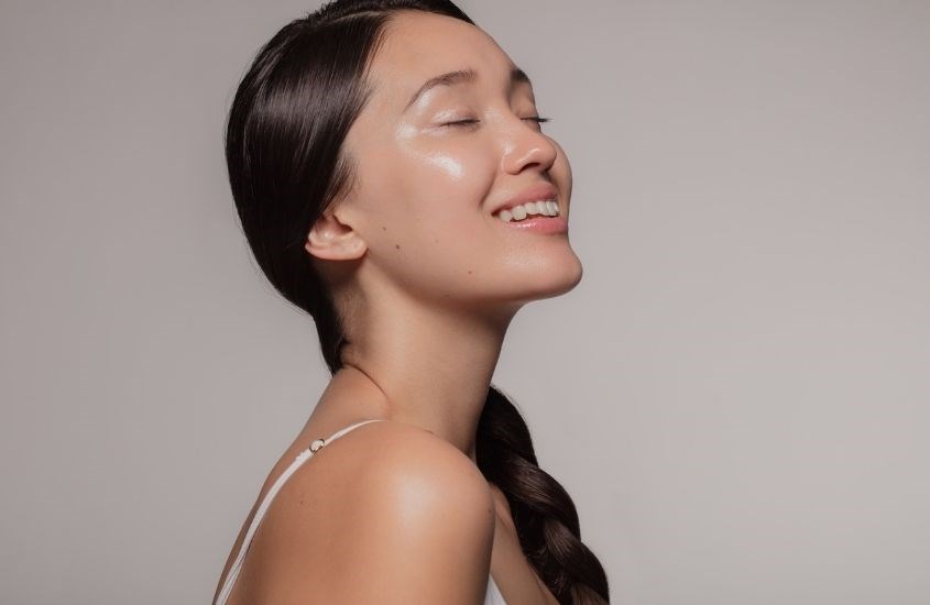 Nên ưu tiên chọn những loại serum có khả năng phục hồi da