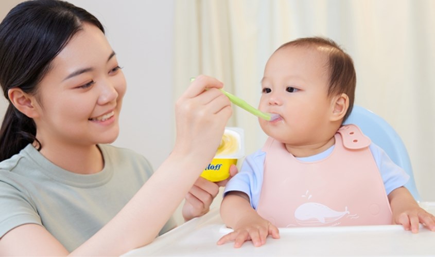 Không nên để trẻ ăn quá nhiều váng sữa