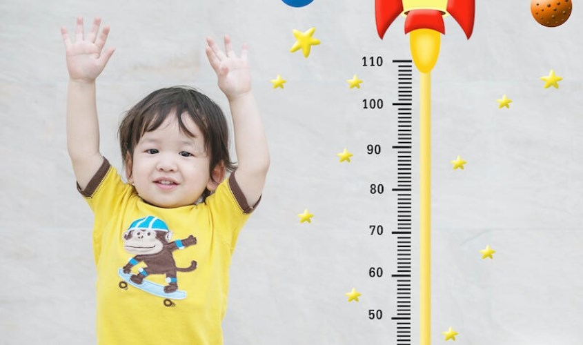 Váng sữa còn đóng vai trò quan trọng về sự phát triển chiều cao, trí tuệ, cân nặng