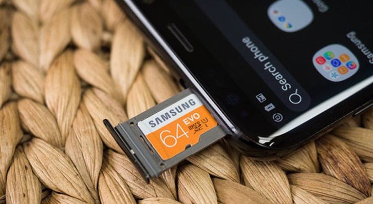 Gắn thẻ nhớ không đúng cách là nguyên nhân phổ biển dẫn đến lỗi điện thoại không nhận thẻ nhớ