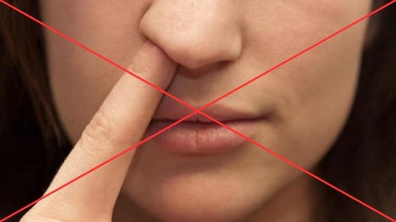 Đừng nhồi nhét ngón tay vào sâu trong mũi