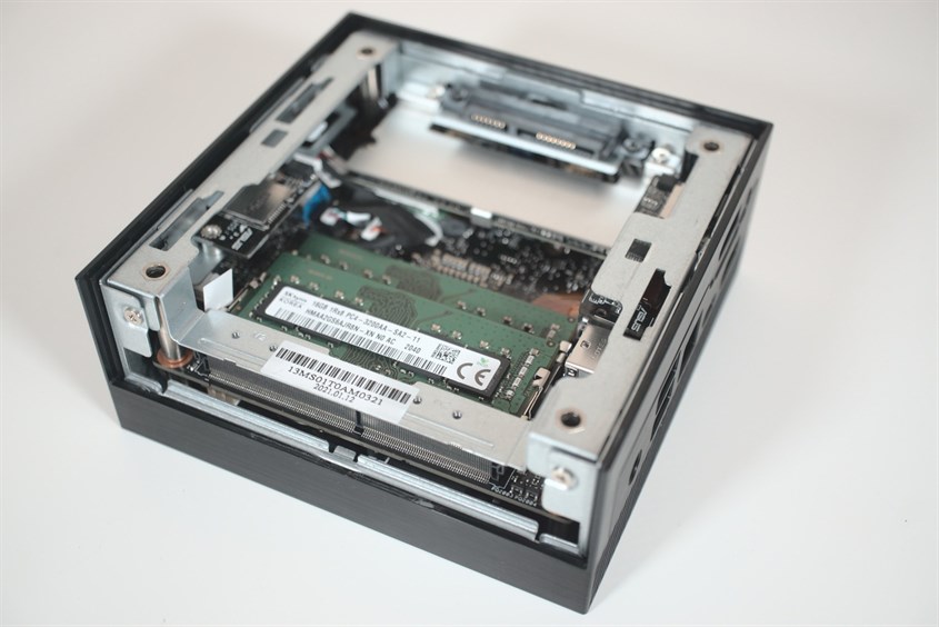 PC Mini Barebone chỉ bao gồm vỏ máy, bo mạch chủ và bộ xử lý