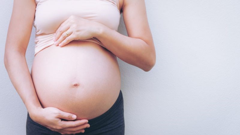 Phụ nữ có thai thay đổi nội tiết gây mùi hôi âm đạo