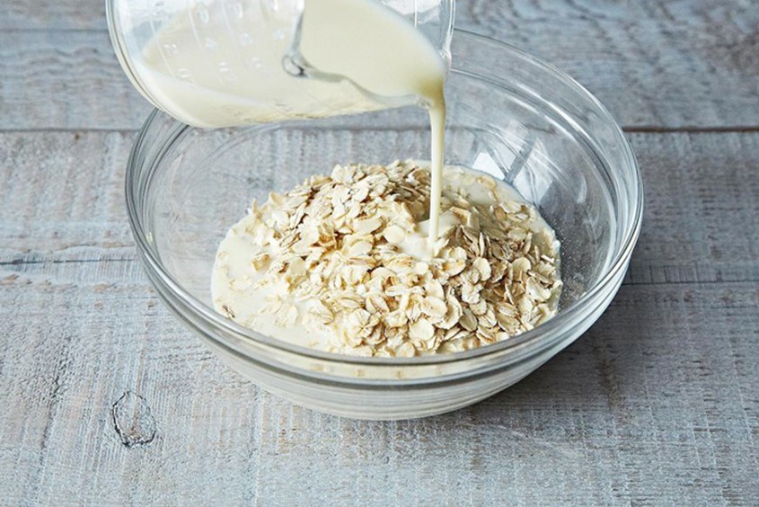 Bật mí cho mẹ cách làm mặt nạ yến mạch sữa tươi giúp dưỡng da trắng mịn