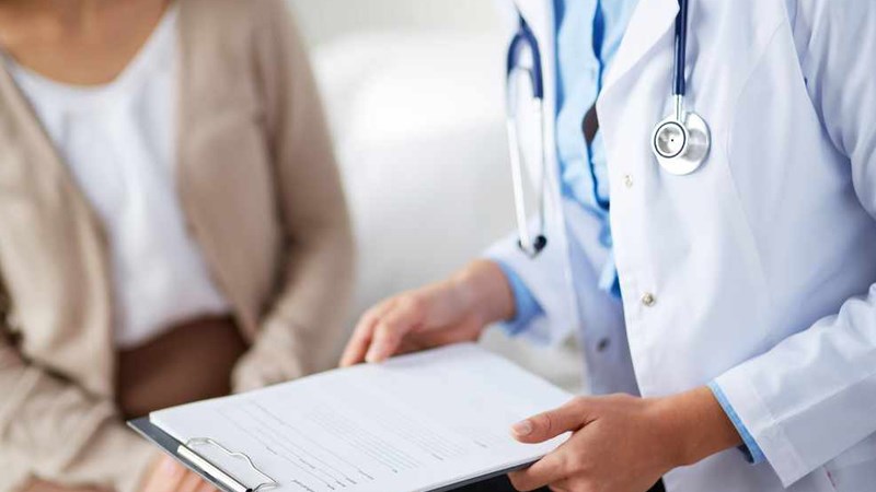 Cần đến gặp bác sĩ nếu viêm họng kéo dài kèm triệu chứng khác