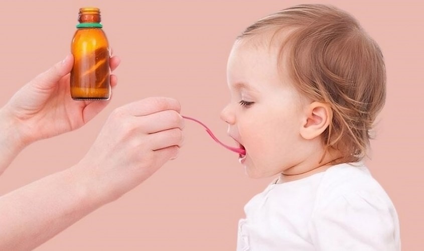 Mẹ không nên cho bé uống vitamin D3 K2 MK7 quá liều cho phép Khi bé uống vitamin D3 K2 MK7 quá liều mẹ nên ngừng ngay lập tức