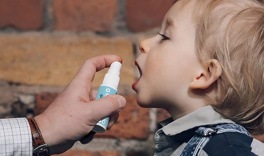 Cho bé dùng vitamin D3 K2 ở dạng xịt Cho bé dùng vitamin D3 K2 ở dạng xịt