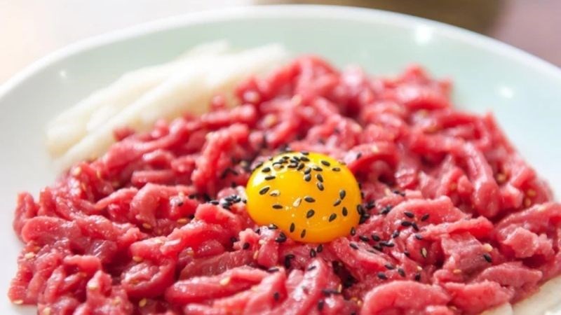 Tránh ăn những thực phẩm gây sống làm tăng nguy cơ chảy máu thai kỳ