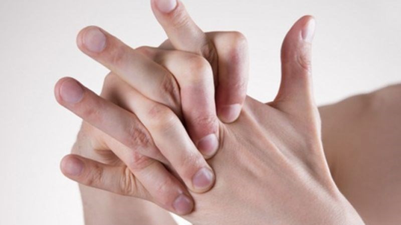 Đau cơ xơ hóa dẫn đến các triệu chứng tê tay, tê chân