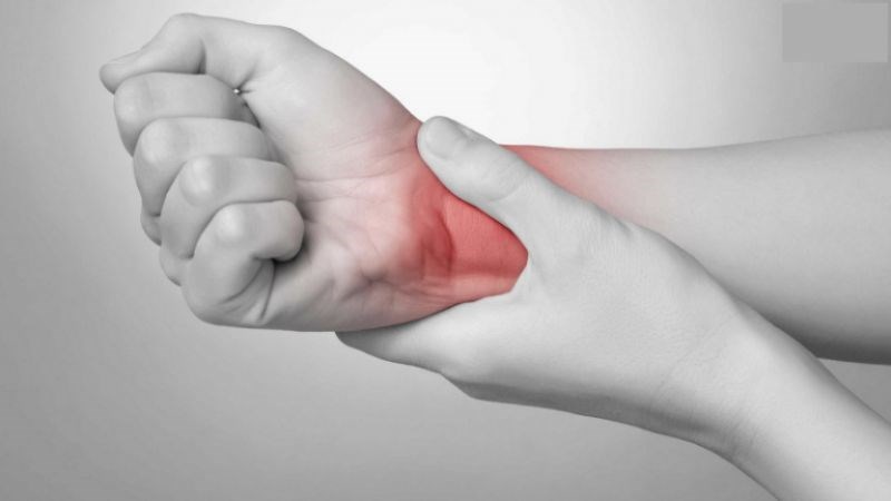 Sự chèn ép dây thần kinh giữa dẫn đến hội chứng ống cổ tay