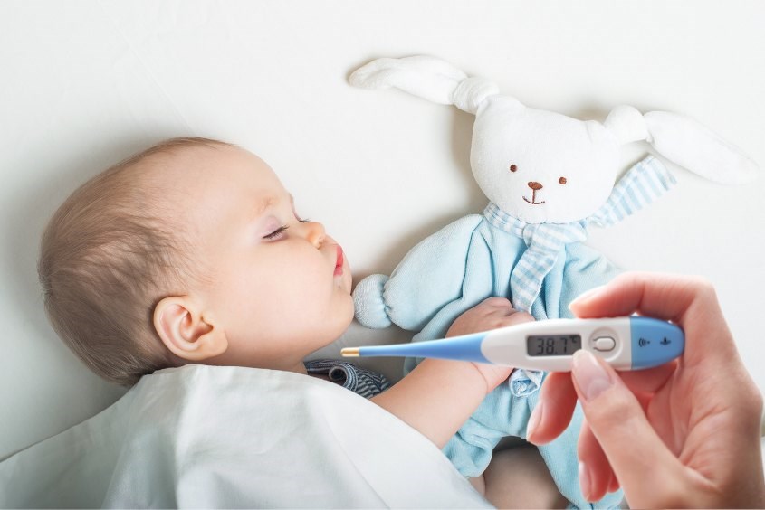 Không tiêm phòng cho trẻ đang bị sốt