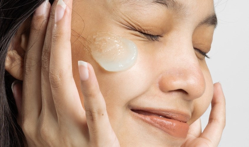 Mặt nạ ngủ giúp bổ sung độ ẩm khi đi ngủ