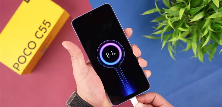 POCO C55 sử dụng viên pin dung lượng khủng 5000mAh và sạc nhanh 10W cho bạn trải nghiệm sử dụng liên tục, không bị gián đoạn POCO C55 sử dụng viên pin dung lượng khủng 5000mAh và sạc nhanh 10W cho bạn trải nghiệm sử dụng liên tục, không bị gián đoạn