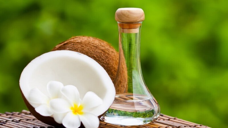 Hạn chế dầu thực vật bão hòa để tránh tăng lượng cholesterol trong máu