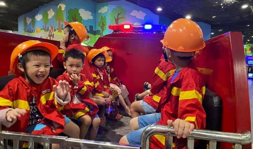 Khu trò chơi hướng nghiệp giúp trẻ trải nghiệm các nghề nghiệp yêu thích