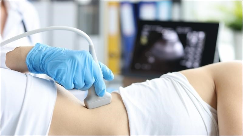 Nếu nghi ngờ mắc bệnh thận bạn nên đến gặp bác sĩ để khám và làm các xét nghiệm