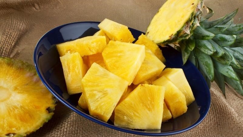 Dứa là thực phẩm tốt cho người bệnh thận vì chứa ít kali, natri và phốt pho 