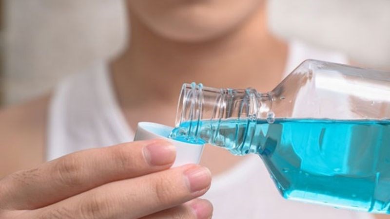 Nước súc miệng tuy có lợi nhưng nếu dùng sai cách có thể gây ra những hậu quả không ngờ